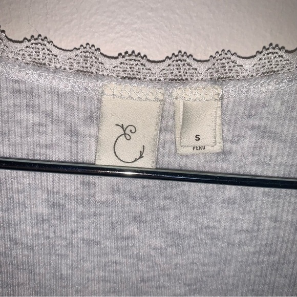 Anthropologie Gray Lace V-Neck Short Sleeve T-Shirt S - Picture 4 of 9